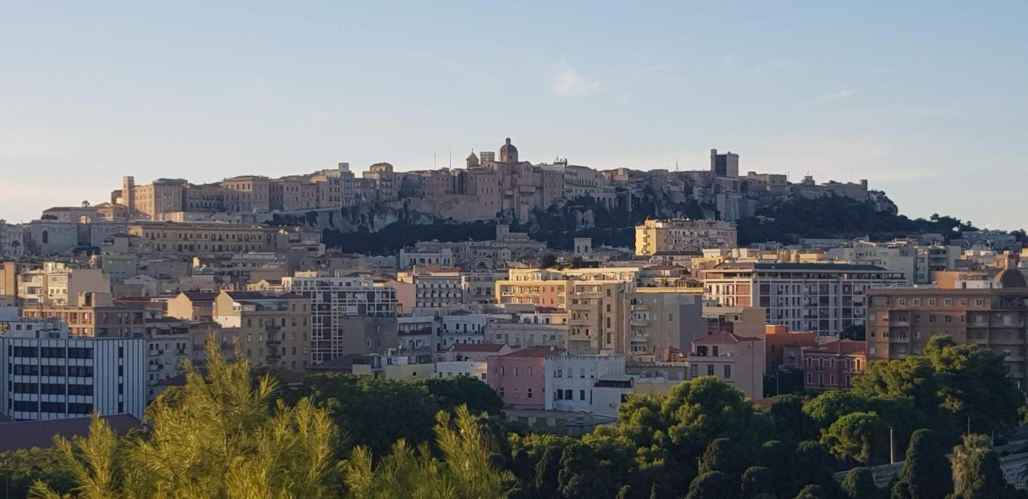 Lilyum Apartment Cagliari Bagian luar foto