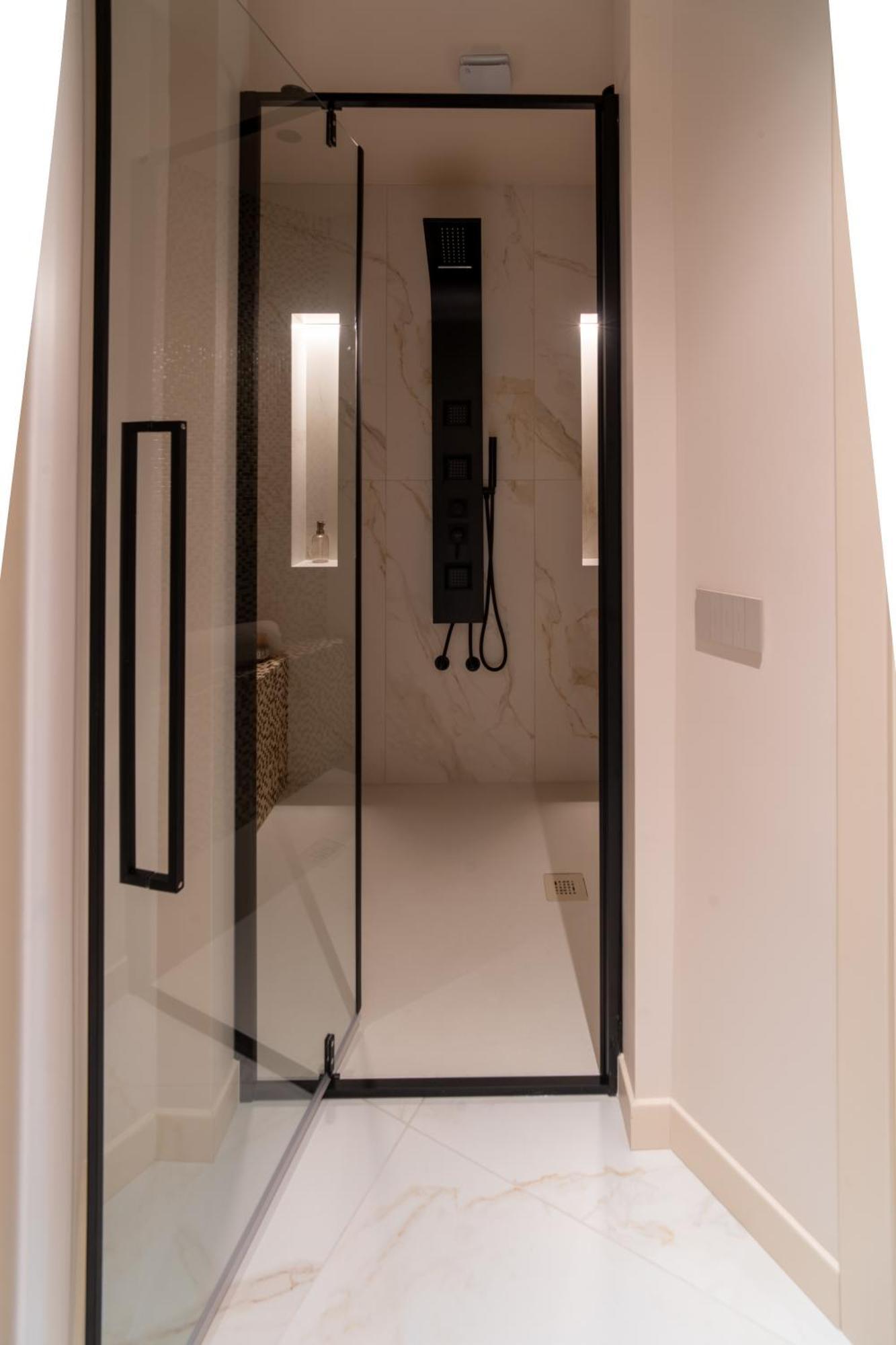 Lilyum Apartment Cagliari Bagian luar foto